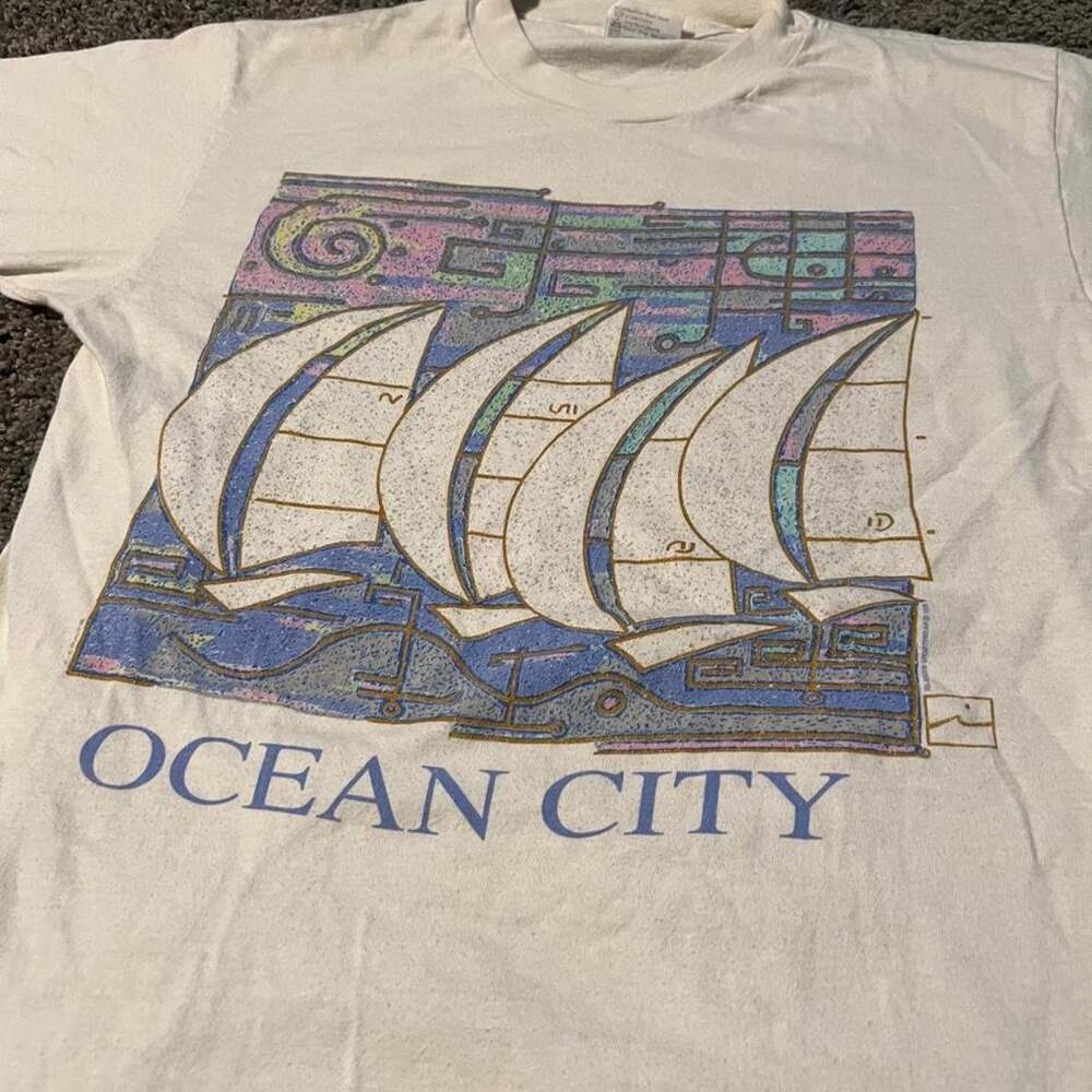 Vintage Ocean city graphic tee